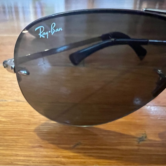Ray Ban Black Aviator Sunglasses, Silver Detailing, Great Condition - Picture 5 of 7